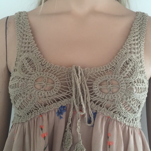 So Pretty "Love Culture" Crochet & Floral Tank Top - Picture 4 of 7